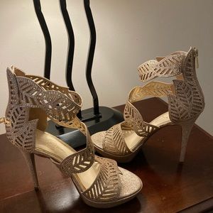 Jessica Simpson, contemporary shoes, size 10, color is rose gold